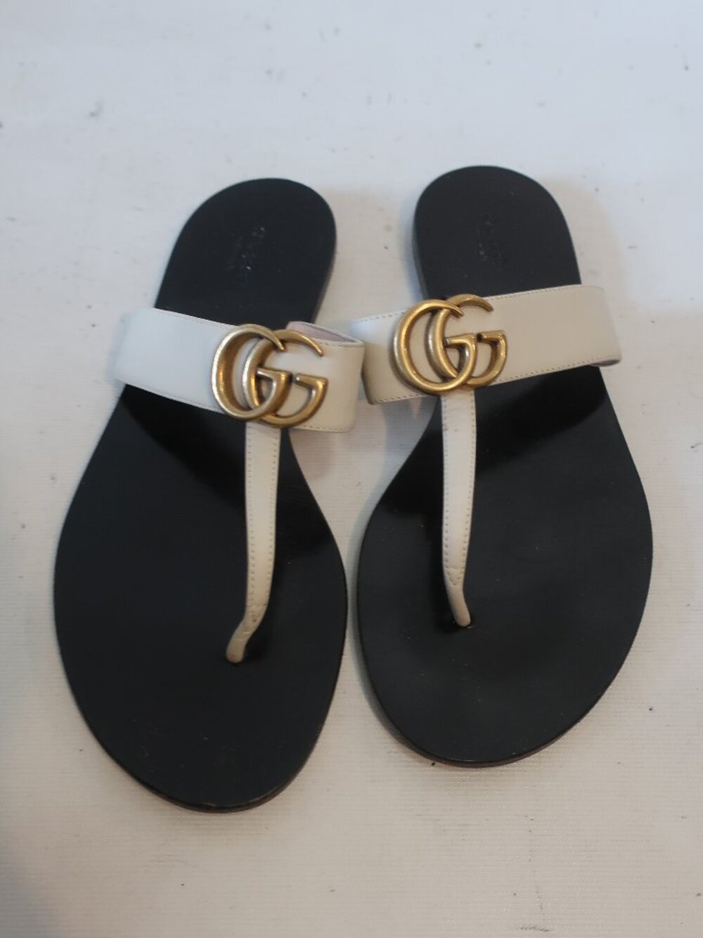 Womens Gucci  White Gold Par Amour Leather GG Logo Thong Sandal 38.5 US/8.5